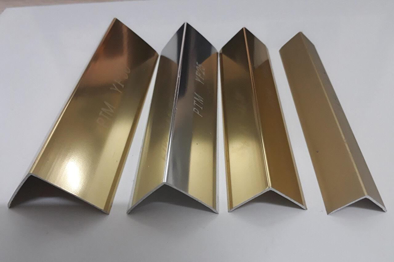 LEN CHÂN TƯỜNG INOX MÀU 7 Op Nep Inox