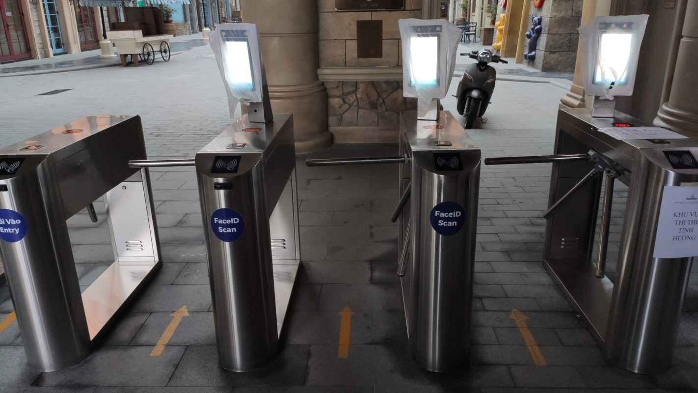 Máy kiểm soát vé ra vào bằng thẻ từ của Công Ty Inox Bình Minh 1 may-quet-the