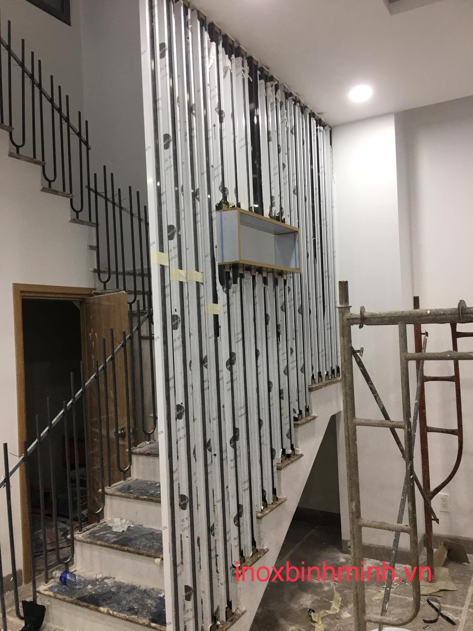 LAN CAN INOX MẠ ĐỒNG 3 vach-ngan-inox