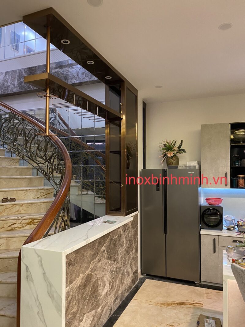 TỦ ĐỰNG RƯỢU BẰNG INOX MÀU. 1 tu-ruou-inox-mau